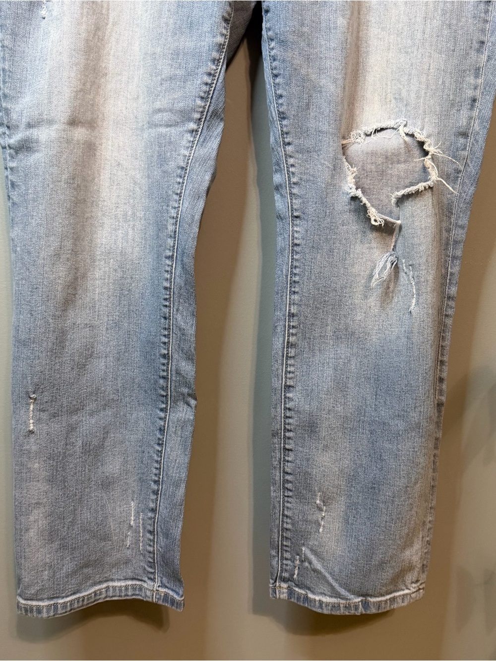 Torrid Vintage Stretch Boyfriend Straight Distressed Light Wash Jeans Size 18R - Picture 8 of 16